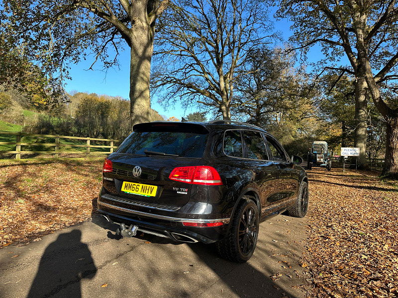 Volkswagen Touareg 3.0 TDI V6 BlueMotion Tech R-Line Plus SUV 5dr Diesel Tiptronic 4WD Euro 6 (s/s) (262 ps) 5dr Automatic 2025