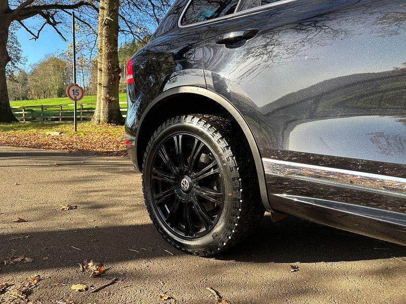 Volkswagen Touareg 3.0 TDI V6 BlueMotion Tech R-Line Plus SUV 5dr Diesel Tiptronic 4WD Euro 6 (s/s) (262 ps) 5dr Automatic 2025