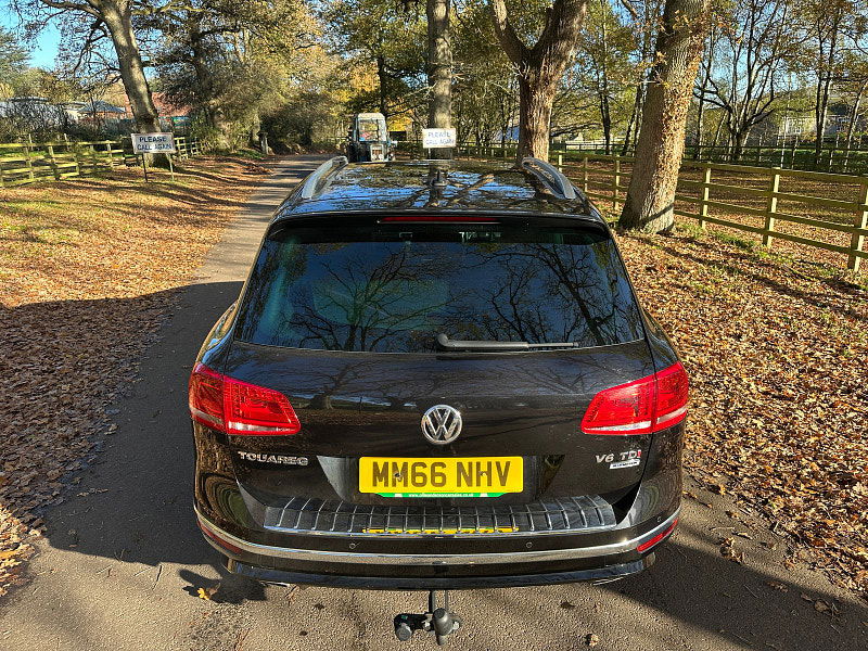 Volkswagen Touareg 3.0 TDI V6 BlueMotion Tech R-Line Plus SUV 5dr Diesel Tiptronic 4WD Euro 6 (s/s) (262 ps) 5dr Automatic 2025