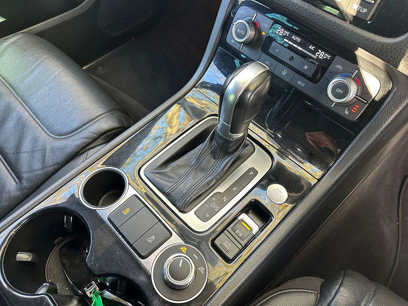 Volkswagen Touareg 3.0 TDI V6 BlueMotion Tech R-Line Plus SUV 5dr Diesel Tiptronic 4WD Euro 6 (s/s) (262 ps) 5dr Automatic 2025