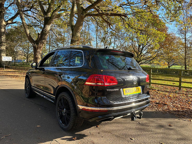 Volkswagen Touareg 3.0 TDI V6 BlueMotion Tech R-Line Plus SUV 5dr Diesel Tiptronic 4WD Euro 6 (s/s) (262 ps) 5dr Automatic 2025