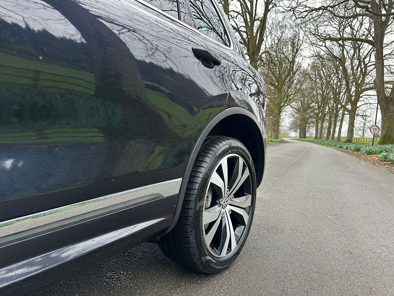 Volkswagen Touareg 3.0 TDI V6 BlueMotion Tech R-Line SUV 5dr Diesel Tiptronic 4WD Euro 6 (s/s) (262 ps) 5dr Automatic 2026