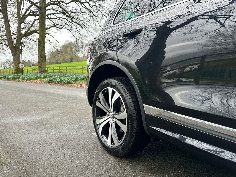 Volkswagen Touareg 3.0 TDI V6 BlueMotion Tech R-Line SUV 5dr Diesel Tiptronic 4WD Euro 6 (s/s) (262 ps) 5dr Automatic 2026