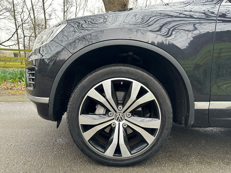 Volkswagen Touareg 3.0 TDI V6 BlueMotion Tech R-Line SUV 5dr Diesel Tiptronic 4WD Euro 6 (s/s) (262 ps) 5dr Automatic 2026