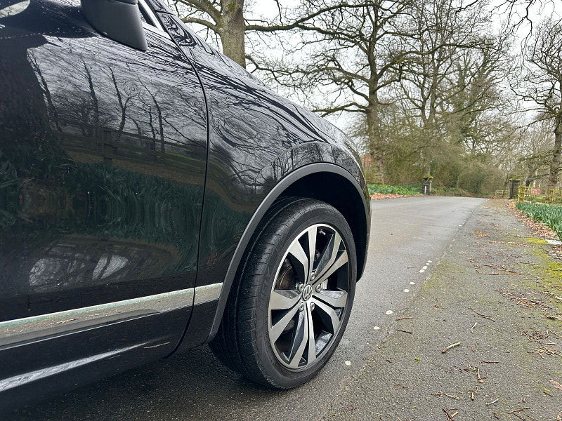 Volkswagen Touareg 3.0 TDI V6 BlueMotion Tech R-Line SUV 5dr Diesel Tiptronic 4WD Euro 6 (s/s) (262 ps) 5dr Automatic 2026