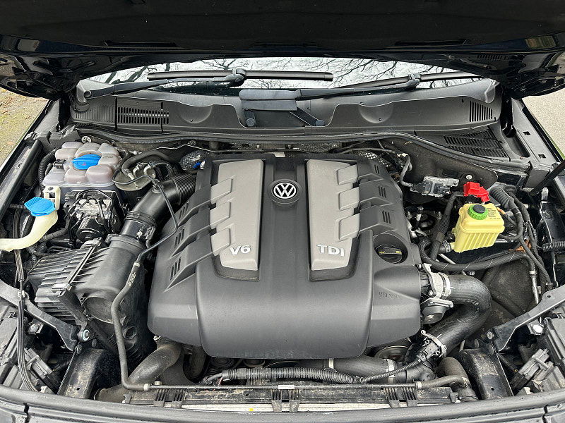 Volkswagen Touareg 3.0 TDI V6 BlueMotion Tech R-Line SUV 5dr Diesel Tiptronic 4WD Euro 6 (s/s) (262 ps) 5dr Automatic 2026