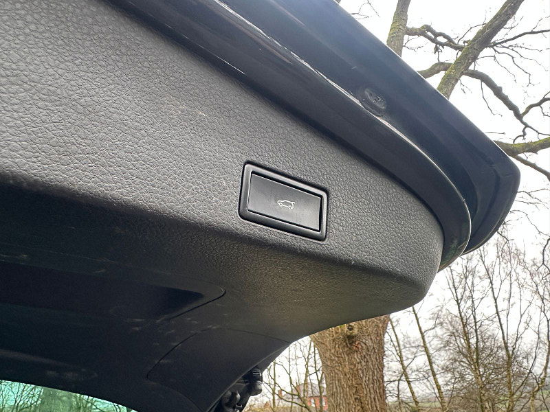 Volkswagen Touareg 3.0 TDI V6 BlueMotion Tech R-Line SUV 5dr Diesel Tiptronic 4WD Euro 6 (s/s) (262 ps) 5dr Automatic 2026