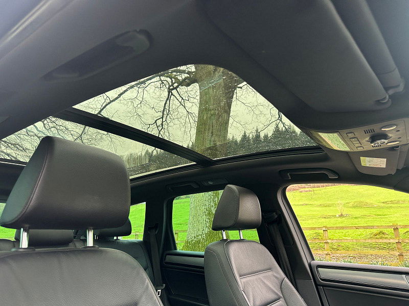 Volkswagen Touareg 3.0 TDI V6 BlueMotion Tech R-Line SUV 5dr Diesel Tiptronic 4WD Euro 6 (s/s) (262 ps) 5dr Automatic 2026