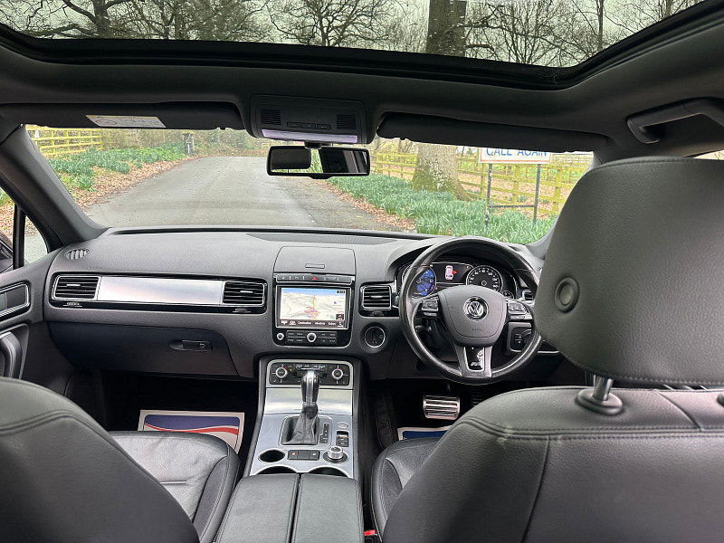 Volkswagen Touareg 3.0 TDI V6 BlueMotion Tech R-Line SUV 5dr Diesel Tiptronic 4WD Euro 6 (s/s) (262 ps) 5dr Automatic 2026