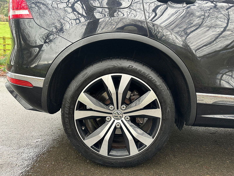 Volkswagen Touareg 3.0 TDI V6 BlueMotion Tech R-Line SUV 5dr Diesel Tiptronic 4WD Euro 6 (s/s) (262 ps) 5dr Automatic 2026