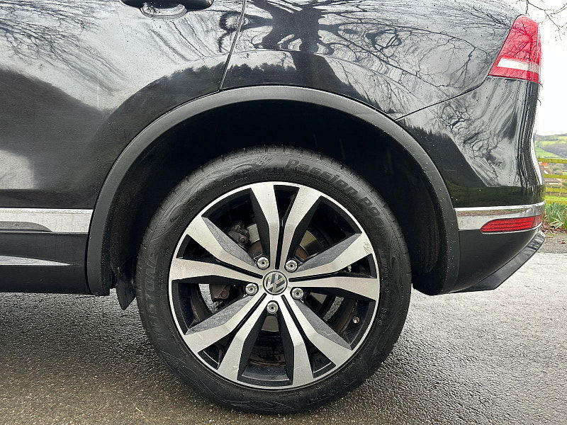 Volkswagen Touareg 3.0 TDI V6 BlueMotion Tech R-Line SUV 5dr Diesel Tiptronic 4WD Euro 6 (s/s) (262 ps) 5dr Automatic 2026