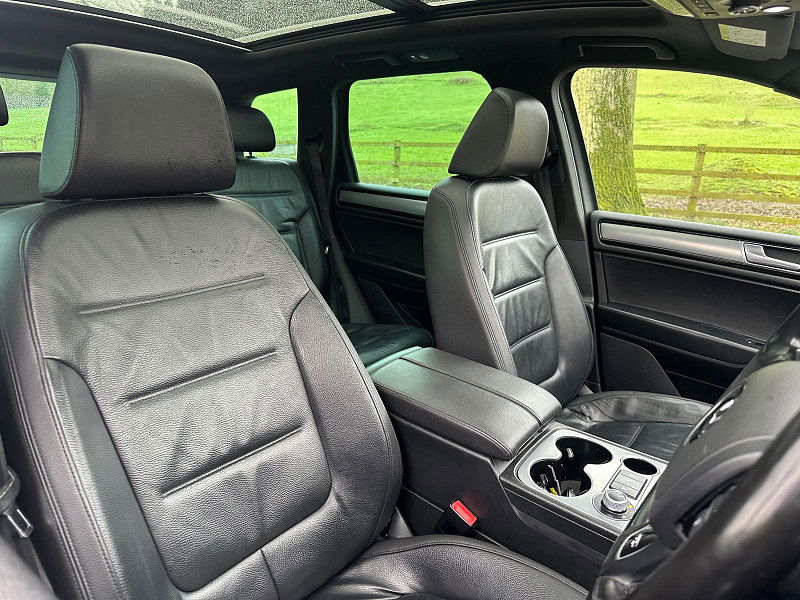 Volkswagen Touareg 3.0 TDI V6 BlueMotion Tech R-Line SUV 5dr Diesel Tiptronic 4WD Euro 6 (s/s) (262 ps) 5dr Automatic 2026