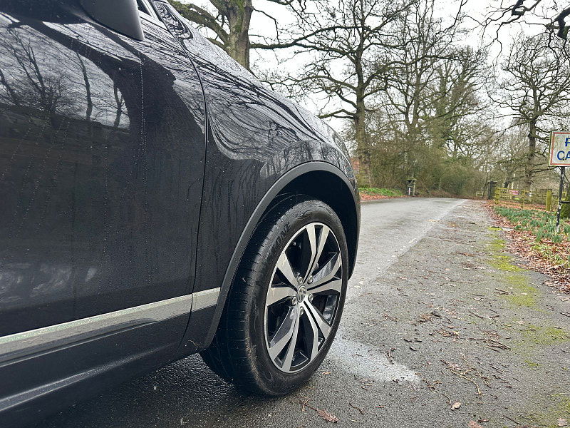 Volkswagen Touareg 3.0 TDI V6 BlueMotion Tech R-Line SUV 5dr Diesel Tiptronic 4WD Euro 6 (s/s) (262 ps) 5dr Automatic 2026