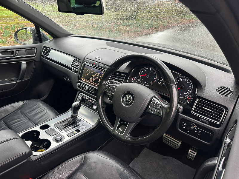 Volkswagen Touareg 3.0 TDI V6 BlueMotion Tech R-Line SUV 5dr Diesel Tiptronic 4WD Euro 6 (s/s) (262 ps) 5dr Automatic 2026