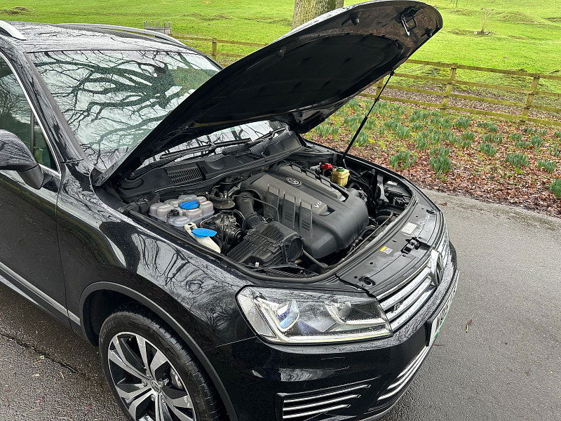 Volkswagen Touareg 3.0 TDI V6 BlueMotion Tech R-Line SUV 5dr Diesel Tiptronic 4WD Euro 6 (s/s) (262 ps) 5dr Automatic 2026