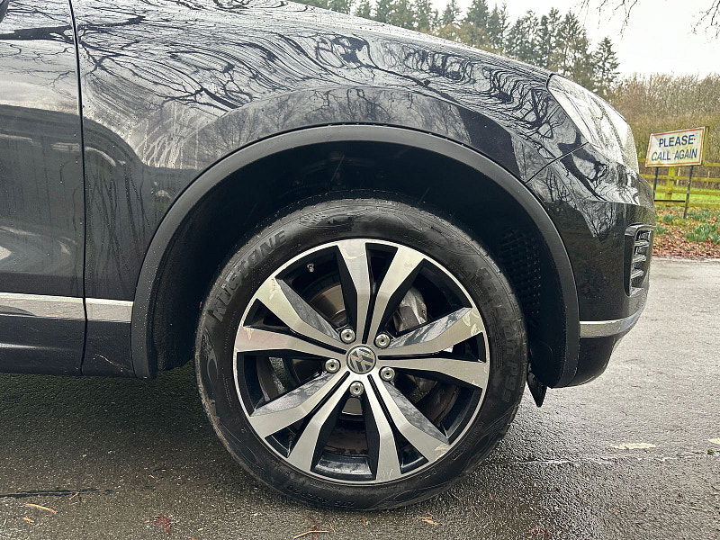 Volkswagen Touareg 3.0 TDI V6 BlueMotion Tech R-Line SUV 5dr Diesel Tiptronic 4WD Euro 6 (s/s) (262 ps) 5dr Automatic 2026