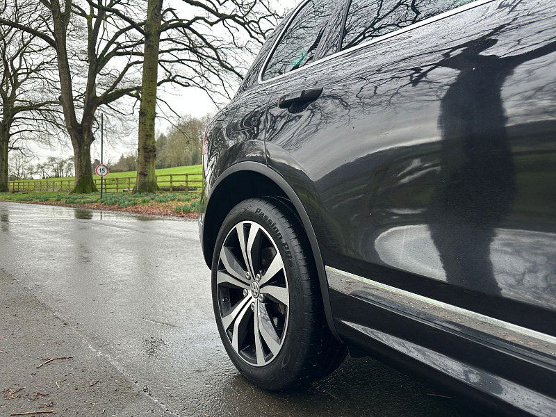 Volkswagen Touareg 3.0 TDI V6 BlueMotion Tech R-Line SUV 5dr Diesel Tiptronic 4WD Euro 6 (s/s) (262 ps) 5dr Automatic 2026