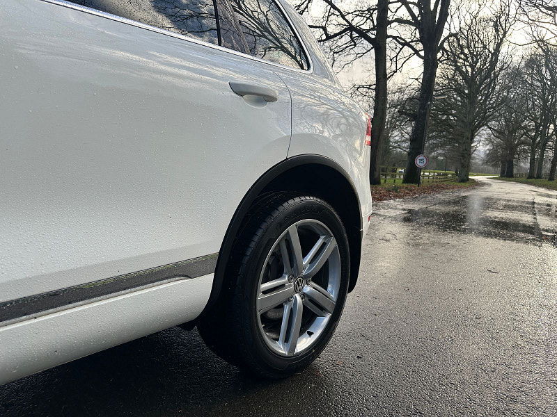 Volkswagen Touareg 3.0 TDI V6 SE SUV 5dr Diesel Tiptronic 4WD Euro 5 (s/s) (240 ps) 5dr Automatic 2026