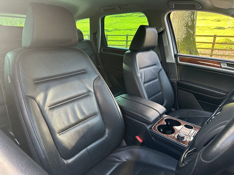 Volkswagen Touareg 3.0 TDI V6 SE SUV 5dr Diesel Tiptronic 4WD Euro 5 (s/s) (240 ps) 5dr Automatic 2026