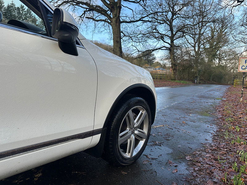 Volkswagen Touareg 3.0 TDI V6 SE SUV 5dr Diesel Tiptronic 4WD Euro 5 (s/s) (240 ps) 5dr Automatic 2026