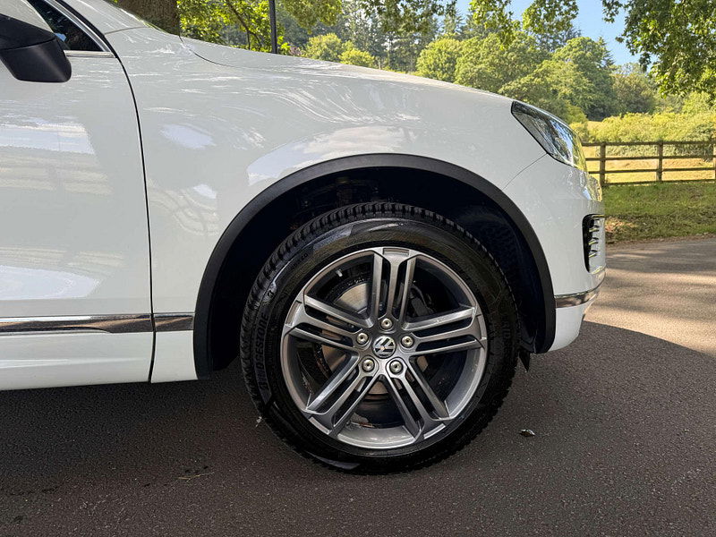 Volkswagen Touareg 3.0 Touareg V6 R-Line TDI BlueMotion Technology Auto 4WD 5dr 5dr Automatic 2025