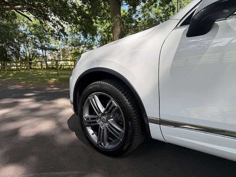 Volkswagen Touareg 3.0 Touareg V6 R-Line TDI BlueMotion Technology Auto 4WD 5dr 5dr Automatic 2025