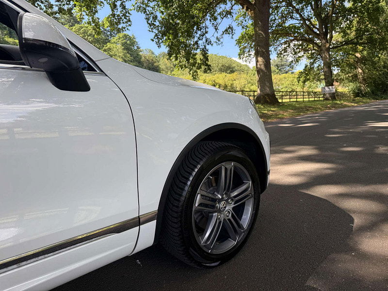 Volkswagen Touareg 3.0 Touareg V6 R-Line TDI BlueMotion Technology Auto 4WD 5dr 5dr Automatic 2025