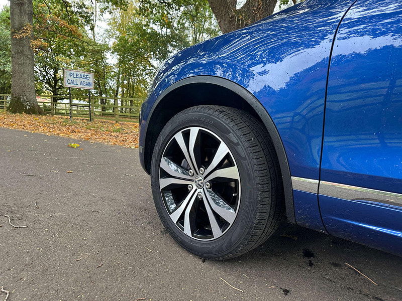 Volkswagen Touareg 3.0 Touareg V6 R-Line TDI BlueMotion Technology Auto 4WD 5dr 5dr Automatic 2025