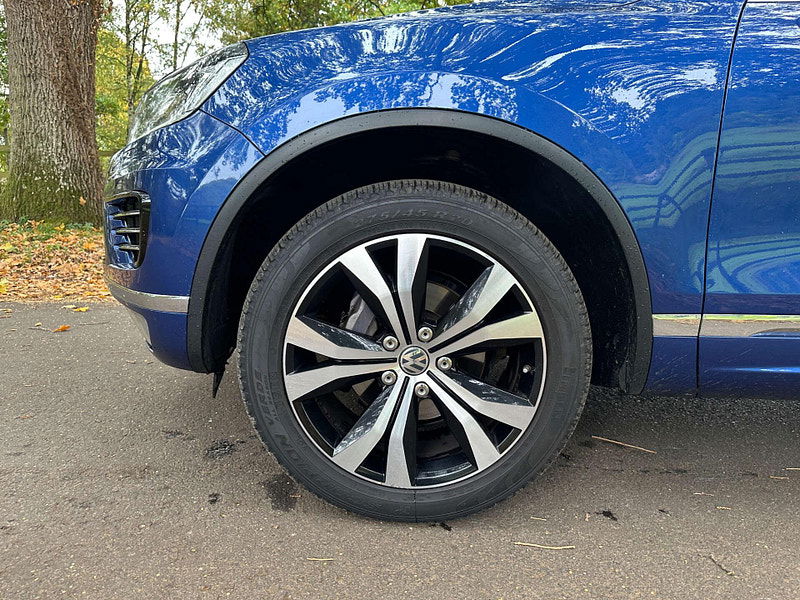 Volkswagen Touareg 3.0 Touareg V6 R-Line TDI BlueMotion Technology Auto 4WD 5dr 5dr Automatic 2025