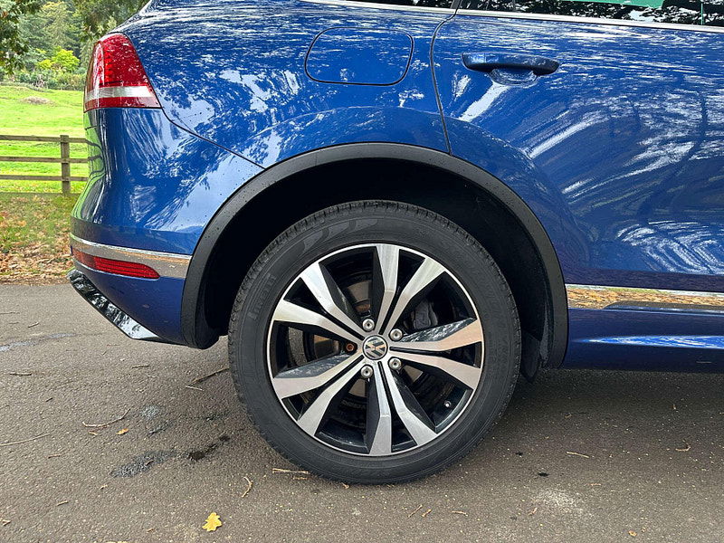 Volkswagen Touareg 3.0 Touareg V6 R-Line TDI BlueMotion Technology Auto 4WD 5dr 5dr Automatic 2025