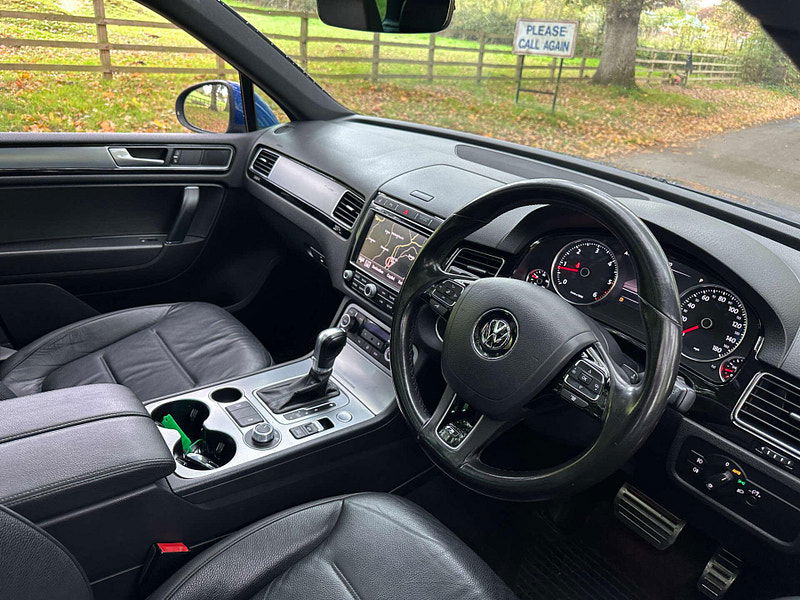 Volkswagen Touareg 3.0 Touareg V6 R-Line TDI BlueMotion Technology Auto 4WD 5dr 5dr Automatic 2025