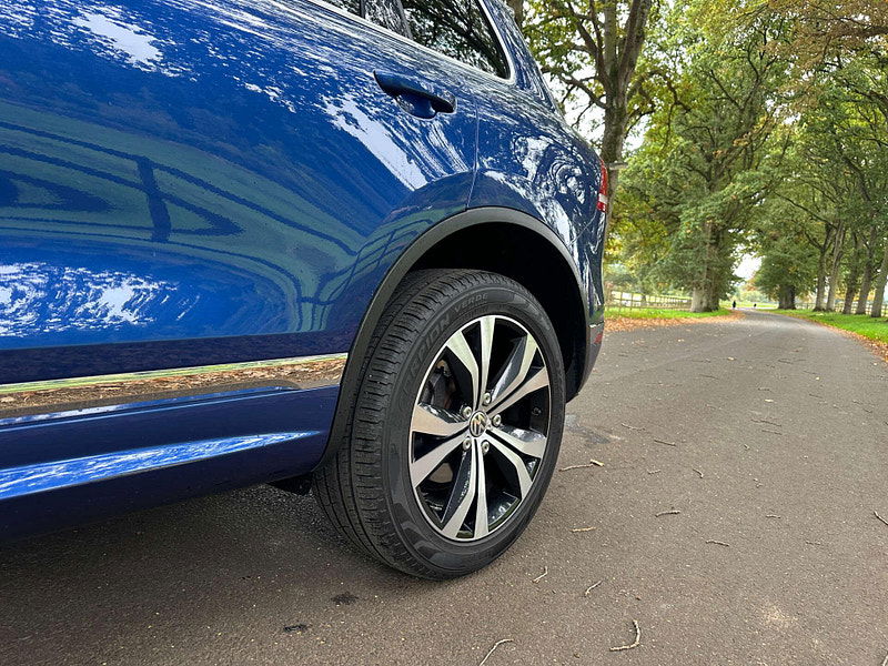 Volkswagen Touareg 3.0 Touareg V6 R-Line TDI BlueMotion Technology Auto 4WD 5dr 5dr Automatic 2025