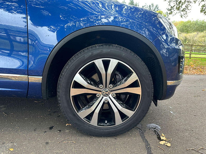 Volkswagen Touareg 3.0 Touareg V6 R-Line TDI BlueMotion Technology Auto 4WD 5dr 5dr Automatic 2025
