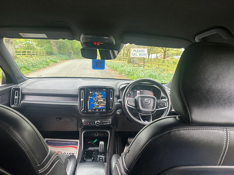 Volvo XC40 2.0 D4 R-Design Pro SUV 5dr Diesel Auto AWD Euro 6 (s/s) (190 ps) 5dr Automatic 2026