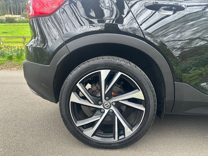 Volvo XC40 2.0 D4 R-Design Pro SUV 5dr Diesel Auto AWD Euro 6 (s/s) (190 ps) 5dr Automatic 2026