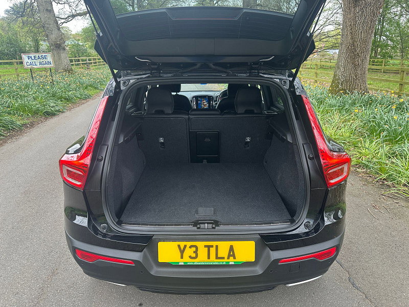 Volvo XC40 2.0 D4 R-Design Pro SUV 5dr Diesel Auto AWD Euro 6 (s/s) (190 ps) 5dr Automatic 2026