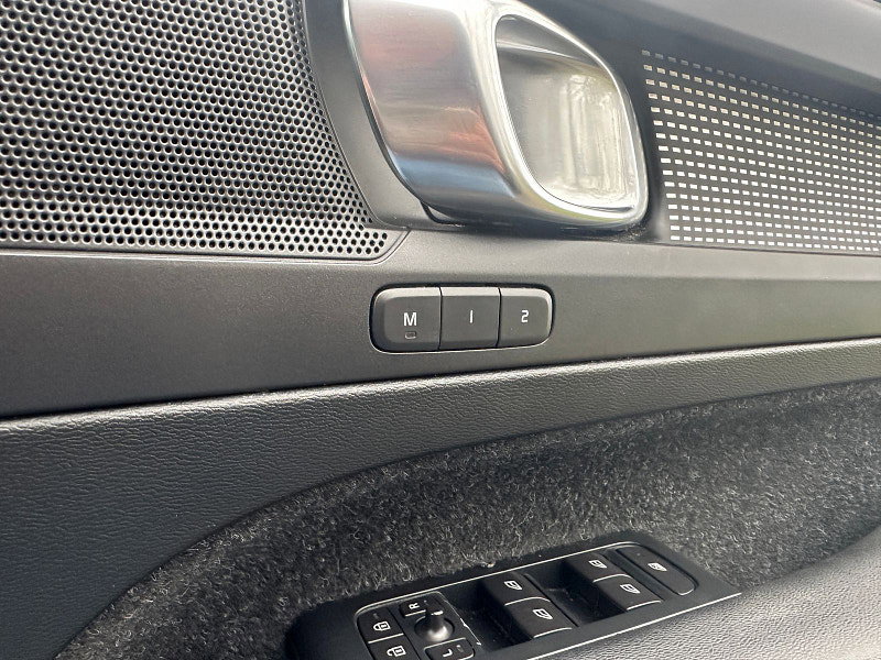 Volvo XC40 2.0 D4 R-Design Pro SUV 5dr Diesel Auto AWD Euro 6 (s/s) (190 ps) 5dr Automatic 2026