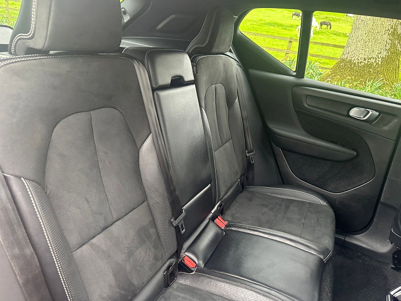 Volvo XC40 2.0 D4 R-Design Pro SUV 5dr Diesel Auto AWD Euro 6 (s/s) (190 ps) 5dr Automatic 2026