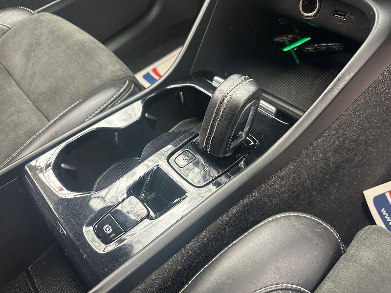 Volvo XC40 2.0 D4 R-Design Pro SUV 5dr Diesel Auto AWD Euro 6 (s/s) (190 ps) 5dr Automatic 2026