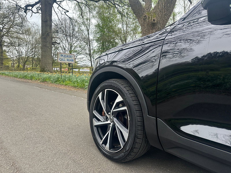 Volvo XC40 2.0 D4 R-Design Pro SUV 5dr Diesel Auto AWD Euro 6 (s/s) (190 ps) 5dr Automatic 2026