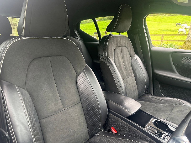 Volvo XC40 2.0 D4 R-Design Pro SUV 5dr Diesel Auto AWD Euro 6 (s/s) (190 ps) 5dr Automatic 2026