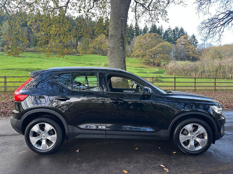 Volvo XC40 2.0 T4 Momentum SUV 5dr Petrol Auto AWD Euro 6 (s/s) (190 ps) 5dr Automatic 2025