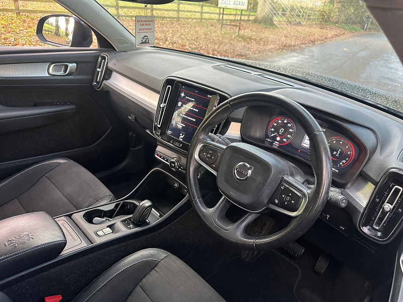 Volvo XC40 2.0 T4 Momentum SUV 5dr Petrol Auto AWD Euro 6 (s/s) (190 ps) 5dr Automatic 2025