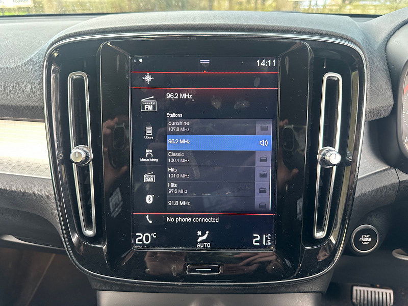 Volvo XC40 2.0 T4 Momentum SUV 5dr Petrol Auto AWD Euro 6 (s/s) (190 ps) 5dr Automatic 2025