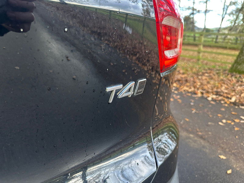 Volvo XC40 2.0 T4 Momentum SUV 5dr Petrol Auto AWD Euro 6 (s/s) (190 ps) 5dr Automatic 2025