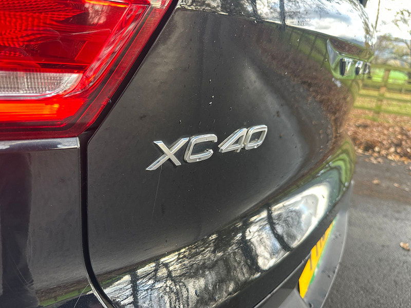 Volvo XC40 2.0 T4 Momentum SUV 5dr Petrol Auto AWD Euro 6 (s/s) (190 ps) 5dr Automatic 2025