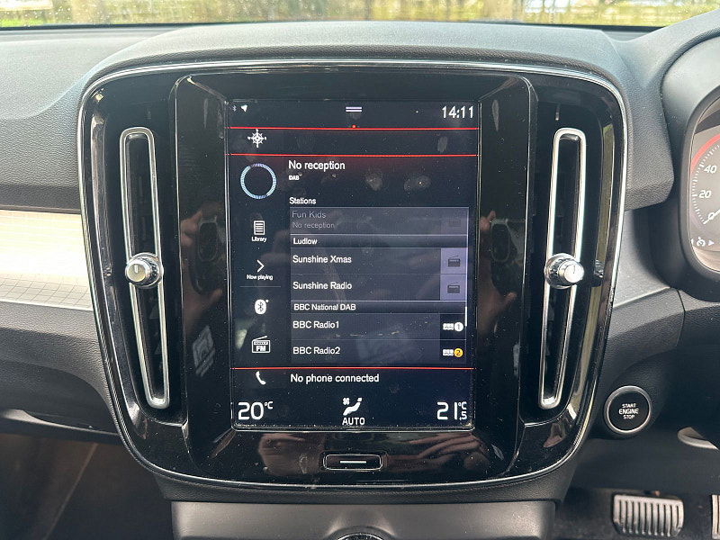 Volvo XC40 2.0 T4 Momentum SUV 5dr Petrol Auto AWD Euro 6 (s/s) (190 ps) 5dr Automatic 2025