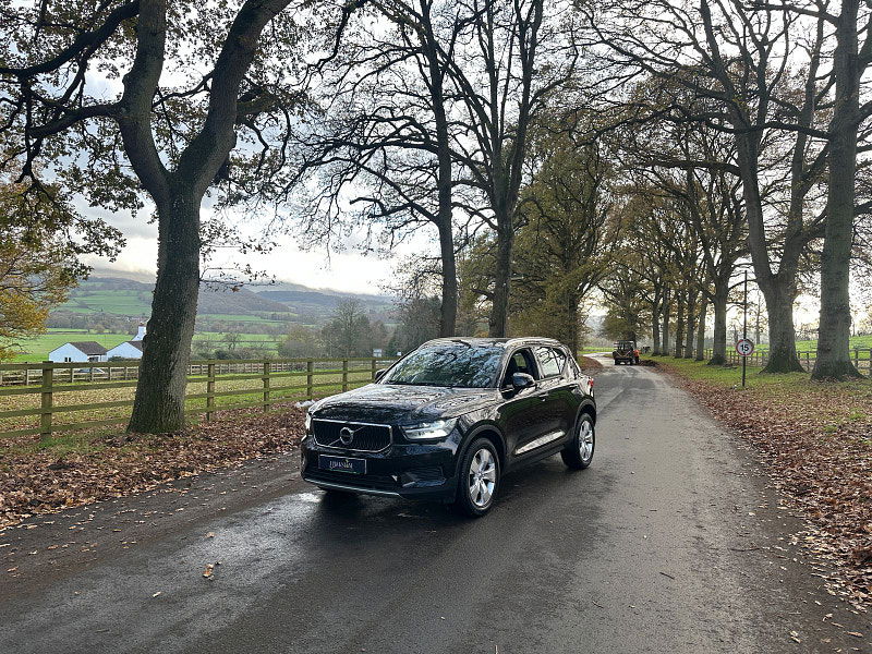 Volvo XC40 2.0 T4 Momentum SUV 5dr Petrol Auto AWD Euro 6 (s/s) (190 ps) 5dr Automatic 2025