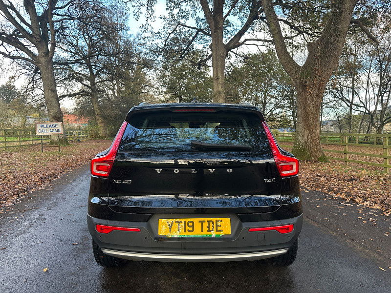 Volvo XC40 2.0 T4 Momentum SUV 5dr Petrol Auto AWD Euro 6 (s/s) (190 ps) 5dr Automatic 2025