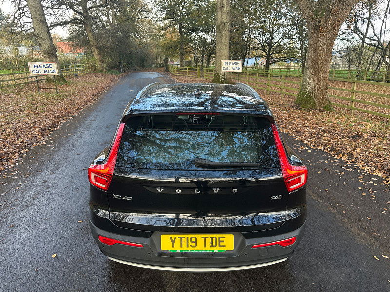 Volvo XC40 2.0 T4 Momentum SUV 5dr Petrol Auto AWD Euro 6 (s/s) (190 ps) 5dr Automatic 2025